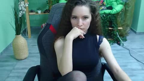 Snapshot of zianichols chatting on February 2025 09:25:02 PM zianichols online show from February 2025 09:25:02 PM