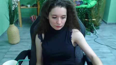 Snapshot of zianichols chatting on February 2025 12:37:02 AM zianichols online show from February 2025 12:37:02 AM