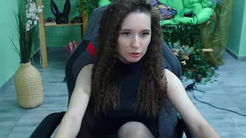 Snapshot of zianichols chatting on February 2025 09:44:01 AM zianichols online show from February 2025 09:44:01 AM