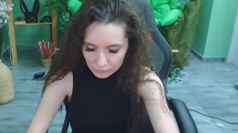 Snapshot of zianichols chatting on February 2025 11:43:02 PM zianichols online show from February 2025 11:43:02 PM