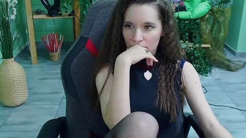 Snapshot of zianichols chatting on March 2025 10:42:01 PM zianichols online show from March 2025 10:42:01 PM