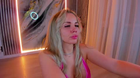 Snapshot of zinasquirts chatting on April 2026 02:53:02 AM Galli online show from April 2026 02:53:02 AM