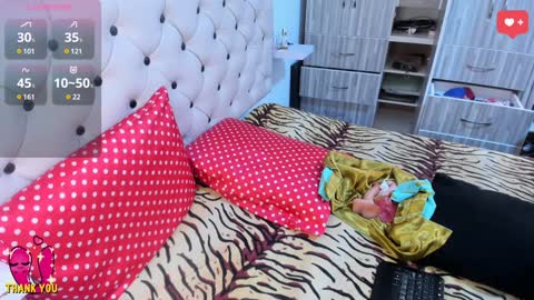 Zisary online show from January 2025 12:18:01 PM