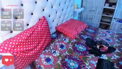 Zisary online show from February 2025 11:36:02 AM