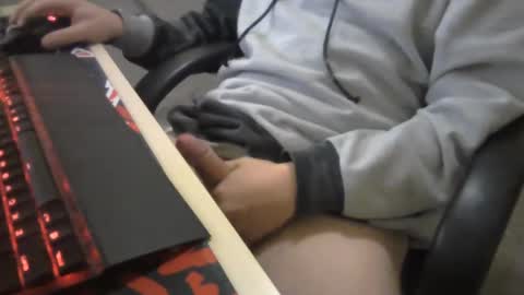 zkraston11 online show from December 2024 07:00:02 AM