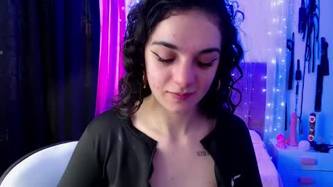 zoe_0111 online show from December 2024 02:02:01 PM