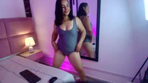 zoe_aitanaa online show from November 2025 03:00:02 PM