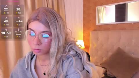 ZOEE online show from October 2025 10:05:02 AM