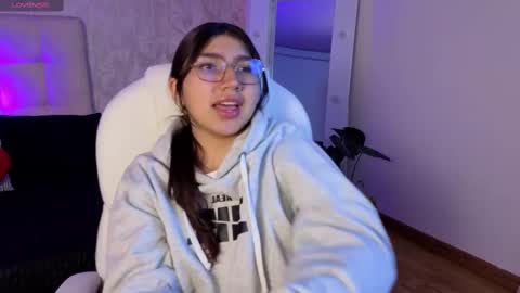 zoe  online show from October 2025 05:37:01 AM