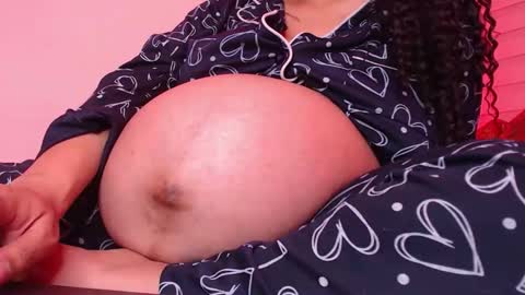 Snapshot of zoe_caroline chatting on February 2026 02:59:02 AM Hola soy Zoe 3 online show from February 2026 02:59:02 AM