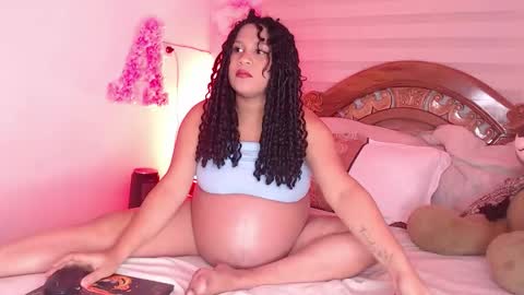 Snapshot of zoe_caroline chatting on February 2026 02:41:01 AM Hola soy Zoe 3 online show from February 2026 02:41:01 AM