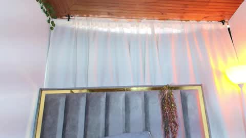 Snapshot of zoe_curvy chatting on February 2026 12:34:01 PM Zoe online show from February 2026 12:34:01 PM