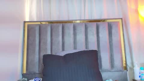 Snapshot of zoe_curvy chatting on February 2026 12:59:02 PM Zoe online show from February 2026 12:59:02 PM