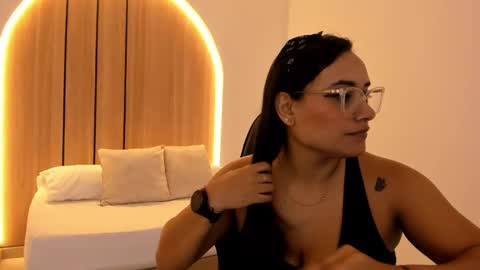 Zoe  online show from September 2025 12:16:02 PM