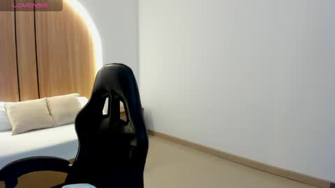 Snapshot of zoe_danae_ chatting on April 2026 12:21:01 PM Zoe online show from April 2026 12:21:01 PM