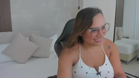 Snapshot of zoe_danae_ chatting on June 2026 02:33:01 PM Zoe online show from June 2026 02:33:01 PM