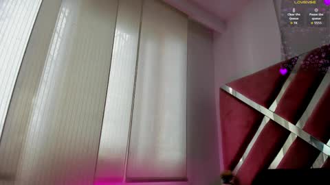 zoe_evaanss_ online show from April 2026 07:33:02 PM