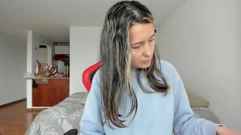 Snapshot of zoe_jeane_beker chatting on April 2026 09:21:02 PM ZOE online show from April 2026 09:21:02 PM