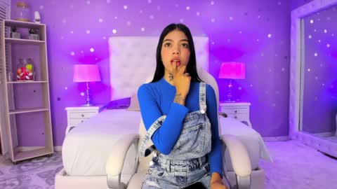 Snapshot of zoe_kravitx chatting on February 2025 03:44:01 AM CAMILA online show from February 2025 03:44:01 AM