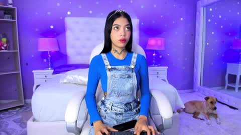 Snapshot of zoe_kravitx chatting on February 2025 07:40:02 AM CAMILA online show from February 2025 07:40:02 AM