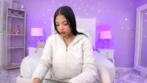 Snapshot of zoe_kravitx chatting on February 2025 06:06:01 AM CAMILA online show from February 2025 06:06:01 AM