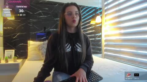 Snapshot of zoe_le chatting on October 2025 11:32:02 AM Zoe online show from October 2025 11:32:02 AM