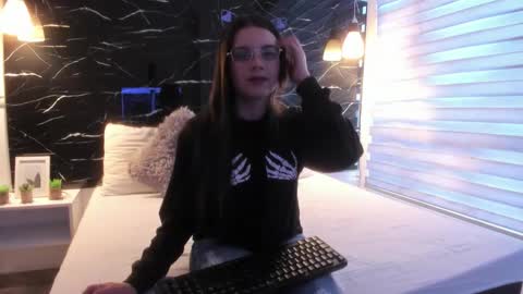 Snapshot of zoe_le chatting on October 2025 11:39:02 AM Zoe online show from October 2025 11:39:02 AM