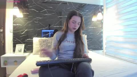 Snapshot of zoe_le chatting on January 2026 11:59:01 AM Zoe online show from January 2026 11:59:01 AM