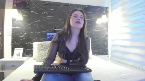 Snapshot of zoe_le chatting on January 2026 11:37:01 AM Zoe online show from January 2026 11:37:01 AM