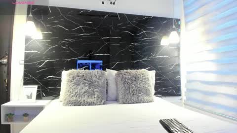 Snapshot of zoe_le chatting on February 2026 11:37:02 AM Zoe online show from February 2026 11:37:02 AM