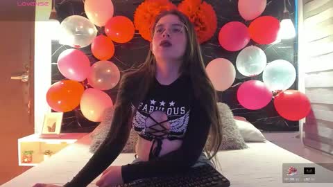 Snapshot of zoe_le chatting on February 2026 11:50:01 AM Zoe online show from February 2026 11:50:01 AM