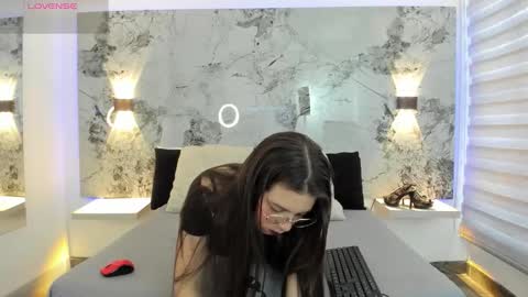 Snapshot of zoe_le chatting on March 2026 11:38:01 AM Zoe online show from March 2026 11:38:01 AM