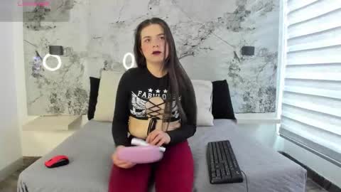 Snapshot of zoe_le chatting on March 2026 12:00:02 PM Zoe online show from March 2026 12:00:02 PM