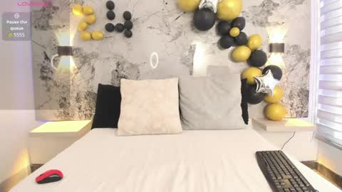 Snapshot of zoe_le chatting on April 2026 11:36:01 AM Zoe online show from April 2026 11:36:01 AM