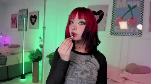 Snapshot of zoe_lynch_ chatting on June 2026 12:19:01 PM Zoe Lynch online show from June 2026 12:19:01 PM