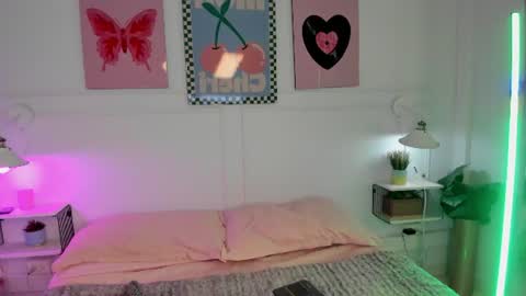 Snapshot of zoe_lynch_ chatting on June 2026 12:09:02 PM Zoe Lynch online show from June 2026 12:09:02 PM
