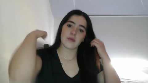 Snapshot of zoe_mill33r chatting on April 2026 05:46:01 PM Zoe online show from April 2026 05:46:01 PM