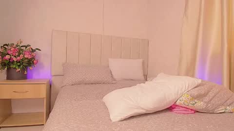 Mia online show from December 2024 10:13:02 PM