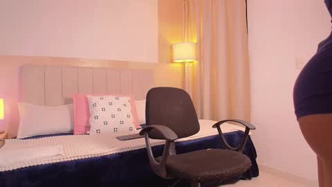 Mia online show from October 2025 01:47:01 AM