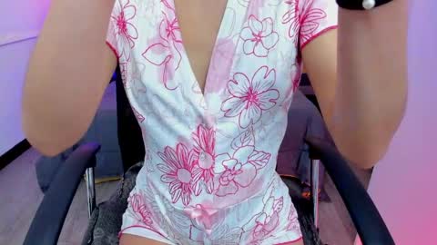 zoe_moreau online show from April 2026 07:25:02 PM