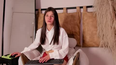 Zoe Olsen online show from December 2024 02:56:01 PM