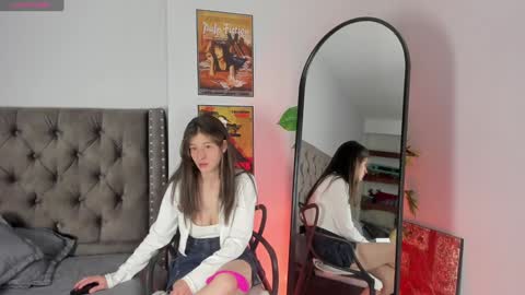 Zoe Olsen online show from February 2025 04:22:01 PM