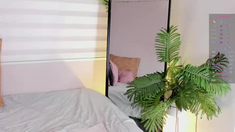 Zoe Olsen online show from March 2025 01:01:01 PM