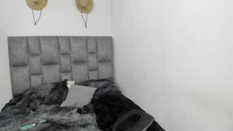 She Zoe He Painn online show from October 2025 07:26:02 PM