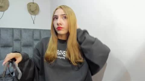 She Zoe He Painn online show from November 2025 09:17:02 PM