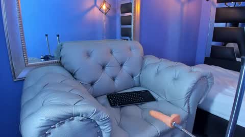 Zoe online show from September 2025 08:45:01 PM