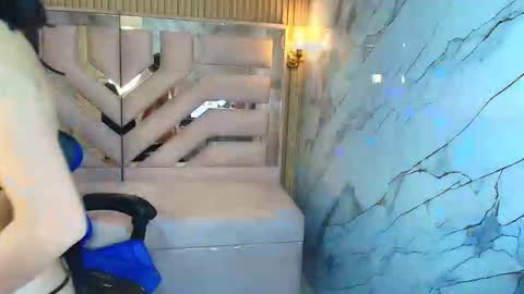 Zoe  online show from November 2025 03:37:02 AM