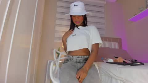 Snapshot of zoe_sky_ chatting on February 2025 11:34:01 AM Hi guys i am Zoe online show from February 2025 11:34:01 AM