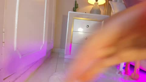 Snapshot of zoe_sky_ chatting on March 2025 05:46:01 PM Hi guys i am Zoe online show from March 2025 05:46:01 PM