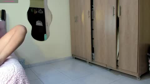 Snapshot of zoe_storm2 chatting on April 2026 11:43:01 PM Zoe online show from April 2026 11:43:01 PM